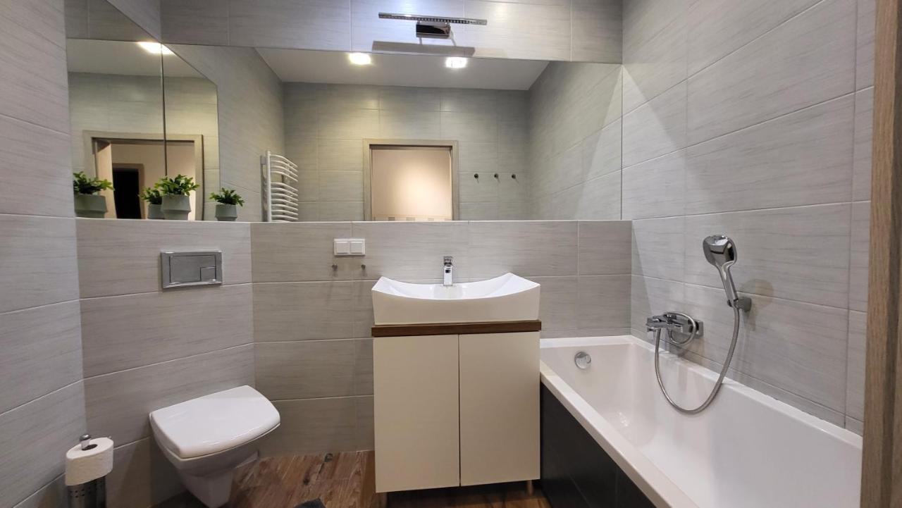Apartament Czerwone Maki クラクフ エクステリア 写真